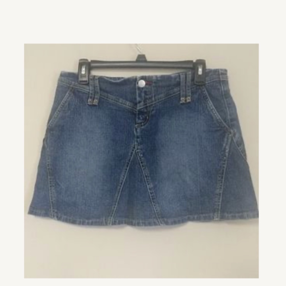 IN SEARCH OF 👀👀: THIS BCBGMaxAzria Denim Skirt  Size 6
